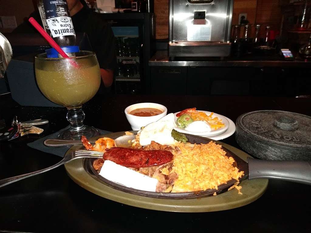 Dos Chavos Bar & Grill | 3532 Lakeview Pkwy, Rowlett, TX 75088 | Phone: (972) 463-3071
