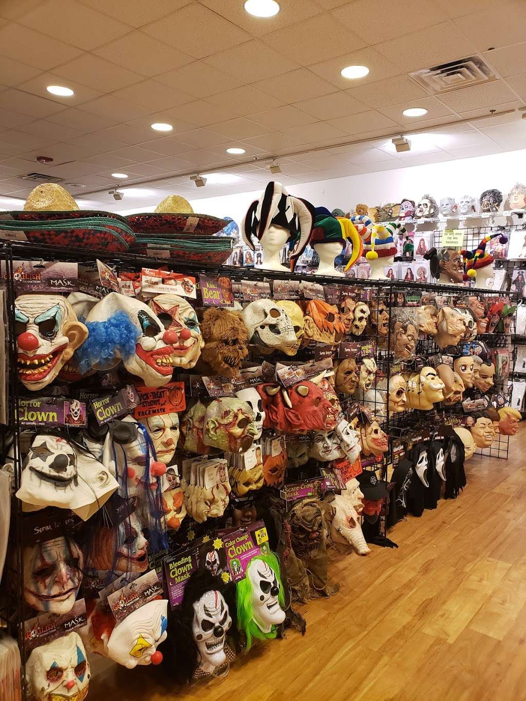 Halloween Shoppe | Solomon Pond Mall, 601 Donald Lynch Blvd, Marlborough, MA 01752, USA | Phone: (508) 481-1065