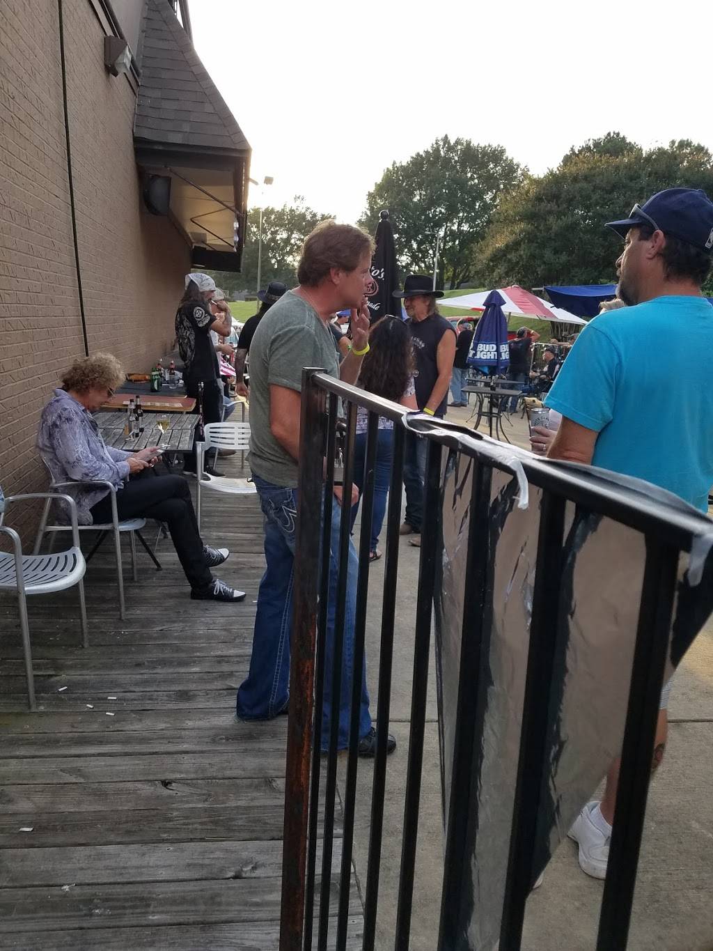 Neils Grille and Bar | 5727 Quince Rd, Memphis, TN 38119, USA | Phone: (901) 682-2300