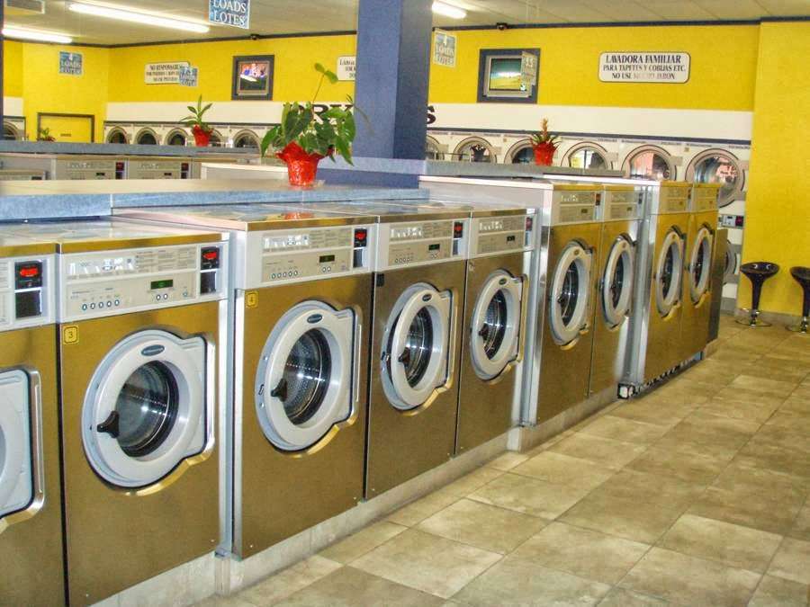 Laundry | 4 Season Laundromat | 5173 Santa Monica Blvd, Los Angeles, CA 90029, USA | Phone: (323) 662-1528