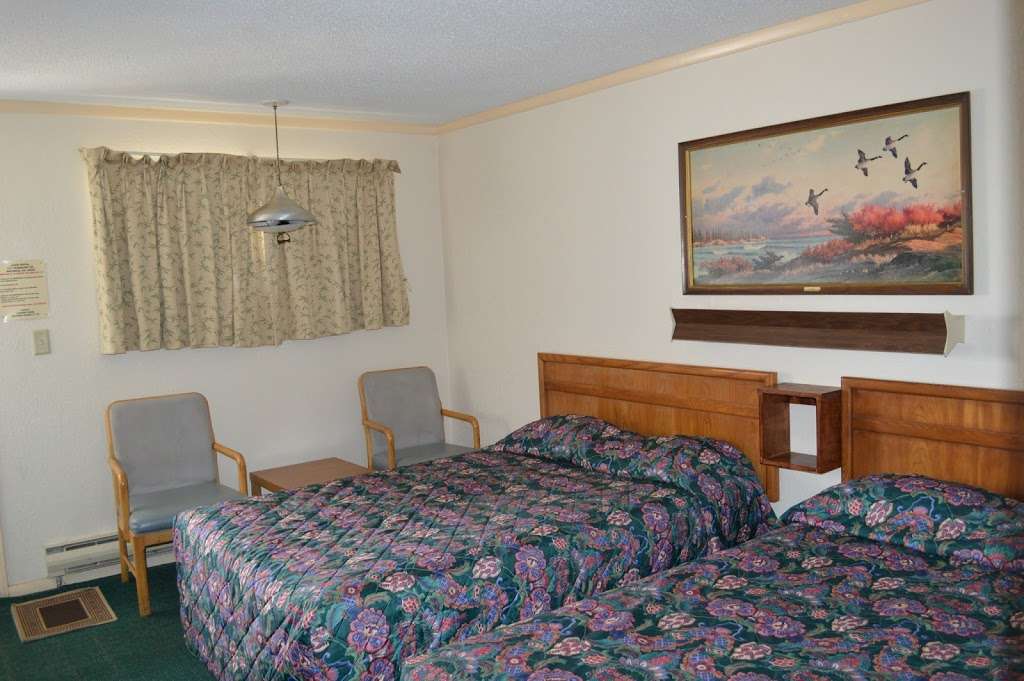 Capri Motel | 1311 Roseport Rd, Wathena, KS 66090 | Phone: (913) 365-0209