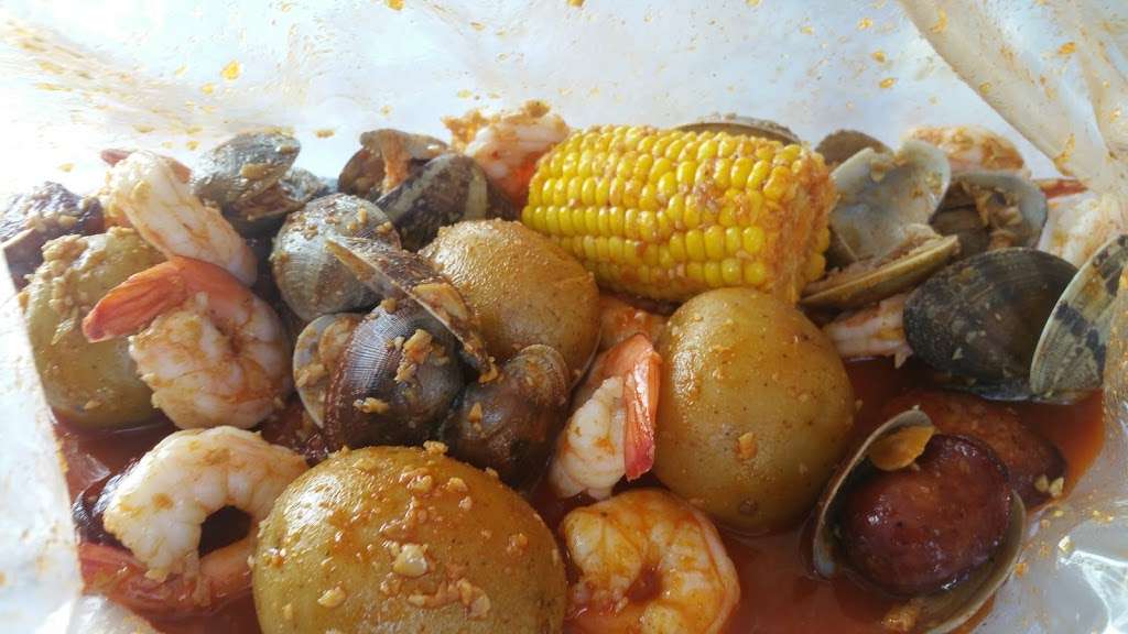 Stinkin Crawfish of Whittier | 10807 Beverly Blvd g, Whittier, CA 90601, USA | Phone: (562) 456-8088