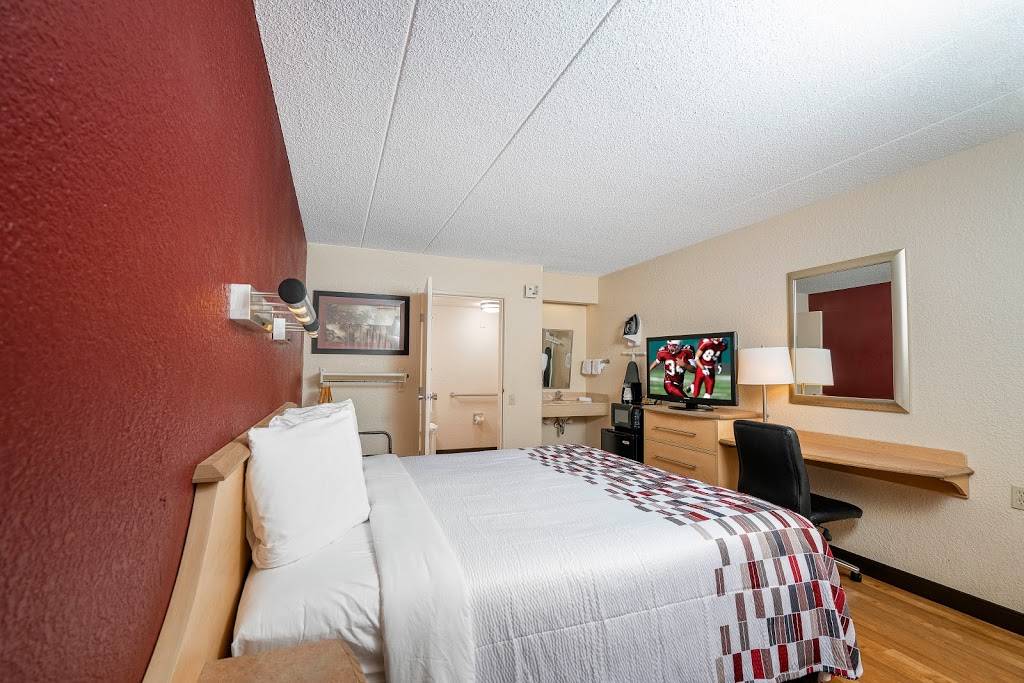 Red Roof Inn Buffalo - Niagara Airport | 146 Maple Dr, Bowmansville, NY 14026, USA | Phone: (716) 633-1100