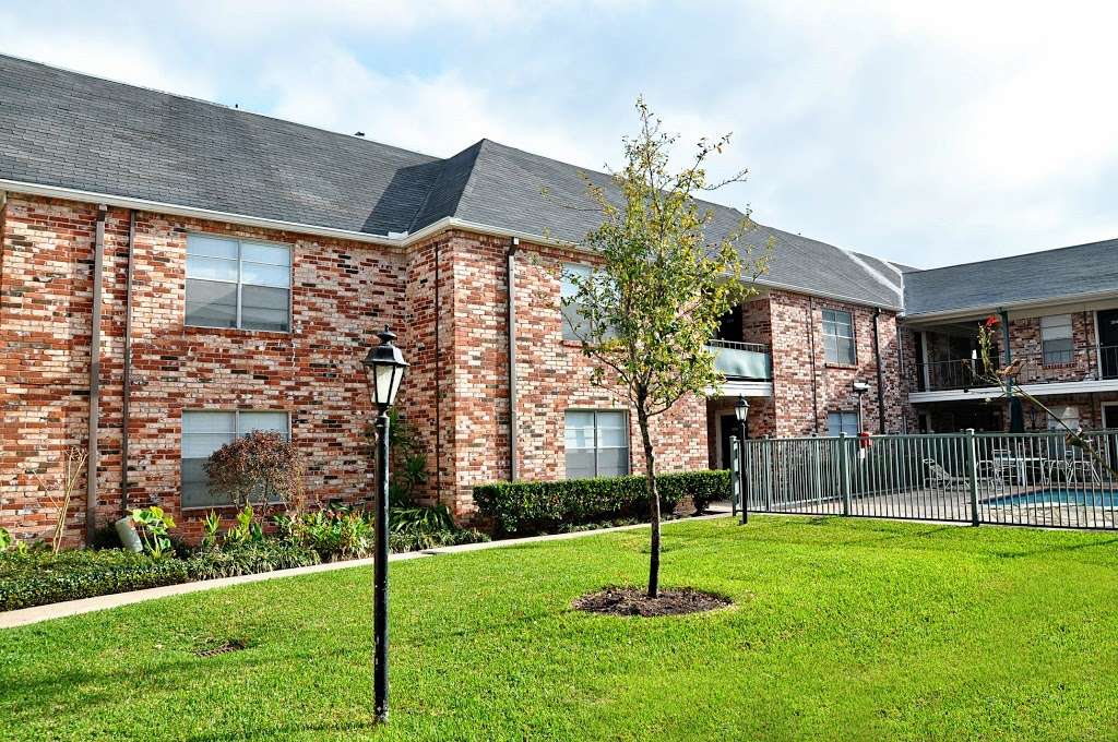 Stratford House Apartments | 4010 Linkwood Dr, Houston, TX 77025, USA | Phone: (713) 666-0116