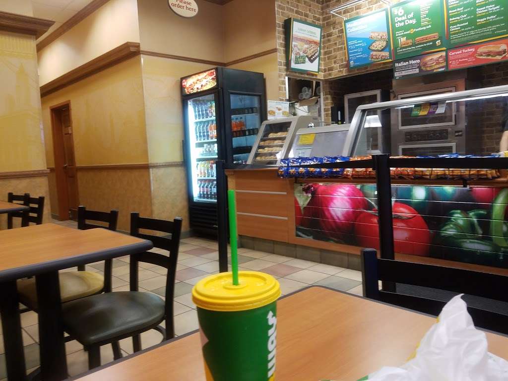 Subway Restaurants | 1756 W Lake St, Hanover Park, IL 60133, USA | Phone: (630) 736-0180