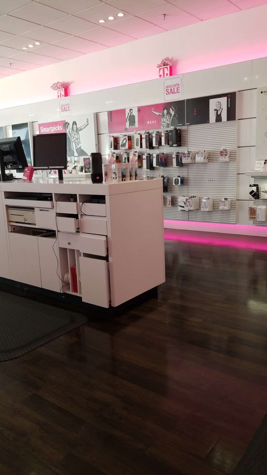 T-Mobile | 3820 N Fry Rd #100, Katy, TX 77449 | Phone: (832) 772-4475