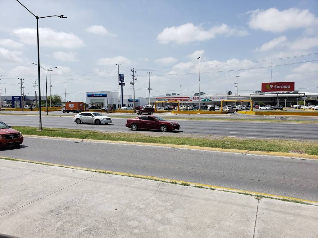 Banamex | Carr. a Anáhuac 7201, La Fe, 88187 Nuevo Laredo, Tamps., Mexico | Phone: 800 021 2345