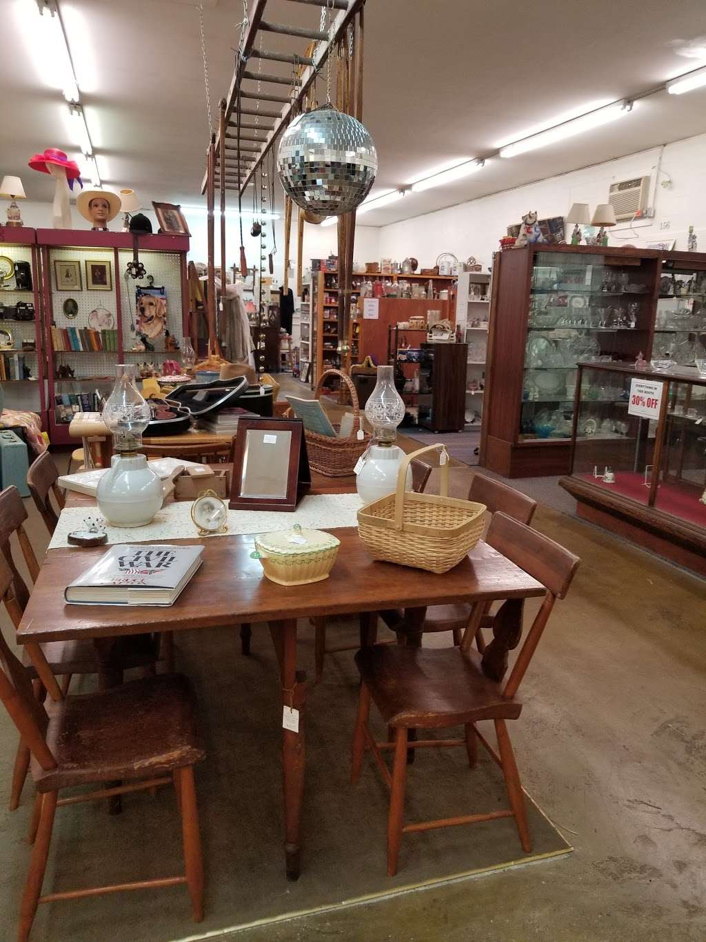 Fayetteville Antique Mall | 3653 Lincoln Way E, Fayetteville, PA 17222, USA | Phone: (717) 352-8485