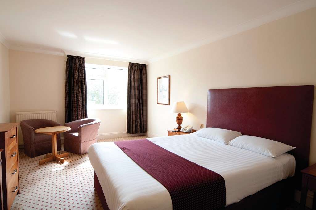 The Bell Hotel Epping | Bell Cottage, High Rd, Epping CM16 4DG, UK | Phone: 01992 573138