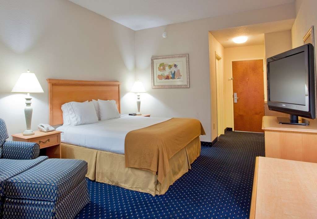 Holiday Inn Express & Suites Richmond North Ashland | 107 S Carter Rd, Ashland, VA 23005, USA | Phone: (804) 752-7889
