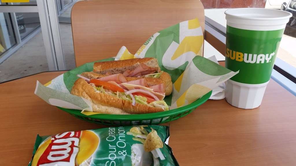 Subway Restaurants | 10150 Hwy 6, Sugar Land, TX 77498, USA | Phone: (281) 879-6120