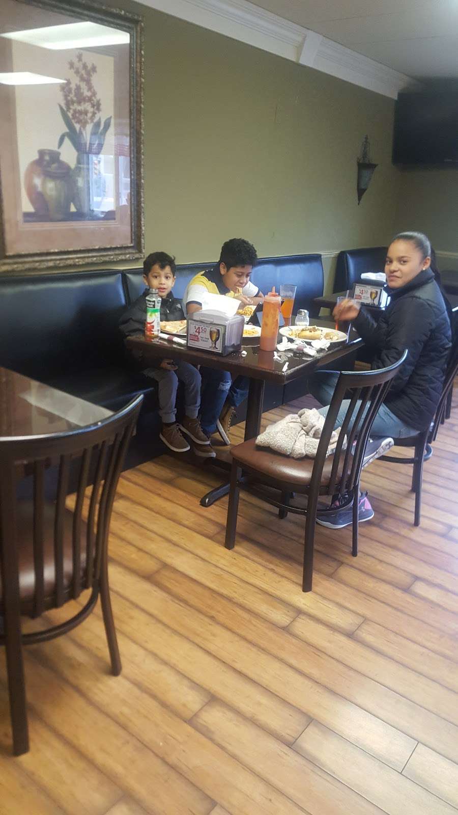 Manninos Pizzeria | 903 N Charlotte St, Pottstown, PA 19464, USA | Phone: (484) 624-5259