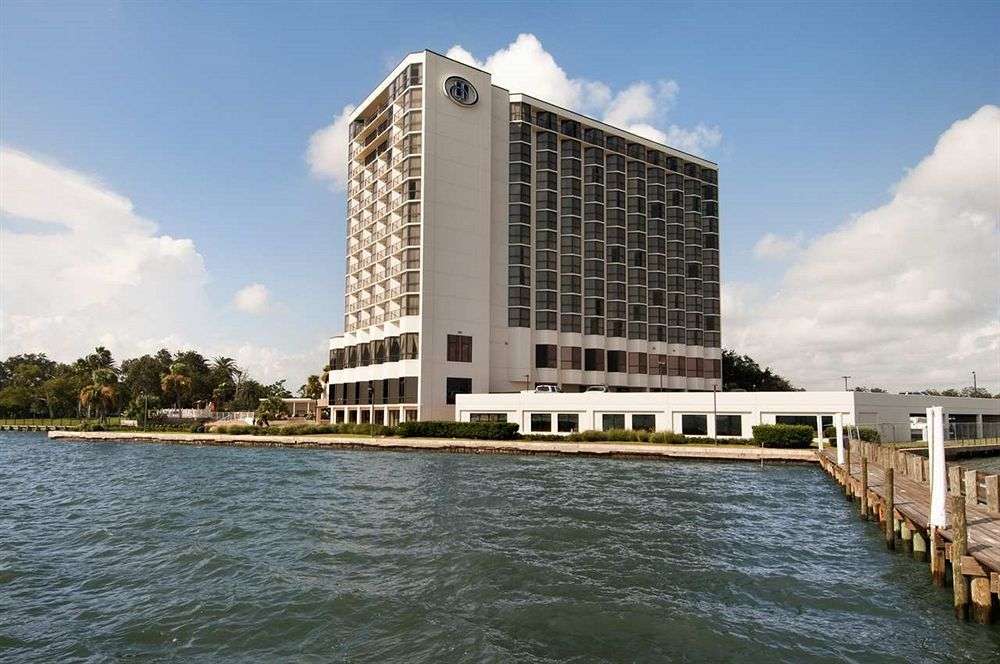 Hilton Houston NASA Clear Lake | 3000 E NASA Pkwy, Houston, TX 77058, USA | Phone: (281) 333-9300