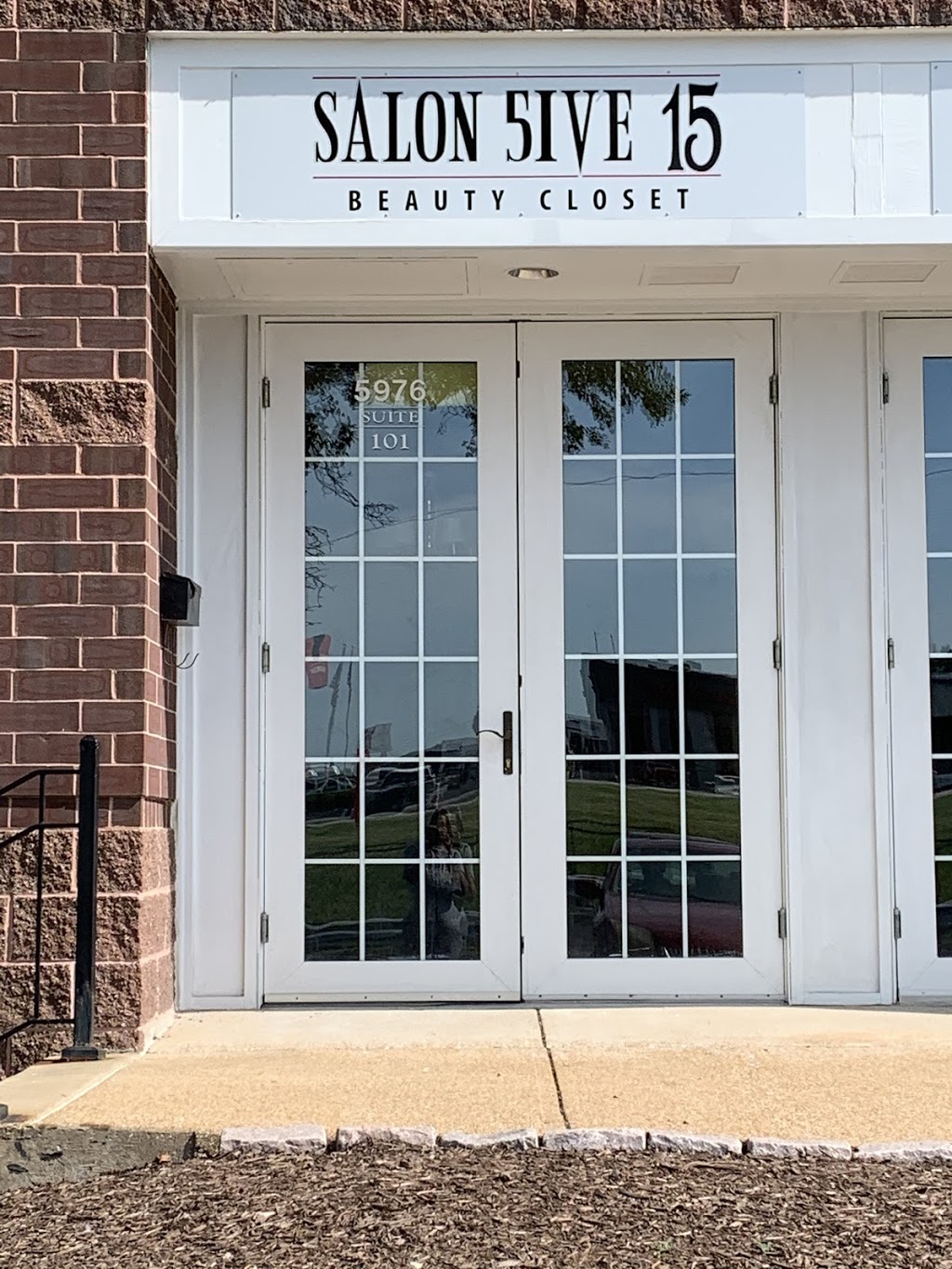 Salon 5ive 15 Beauty Closet | 5976 Howdershell Rd #101, Hazelwood, MO 63042, USA | Phone: (314) 813-3303