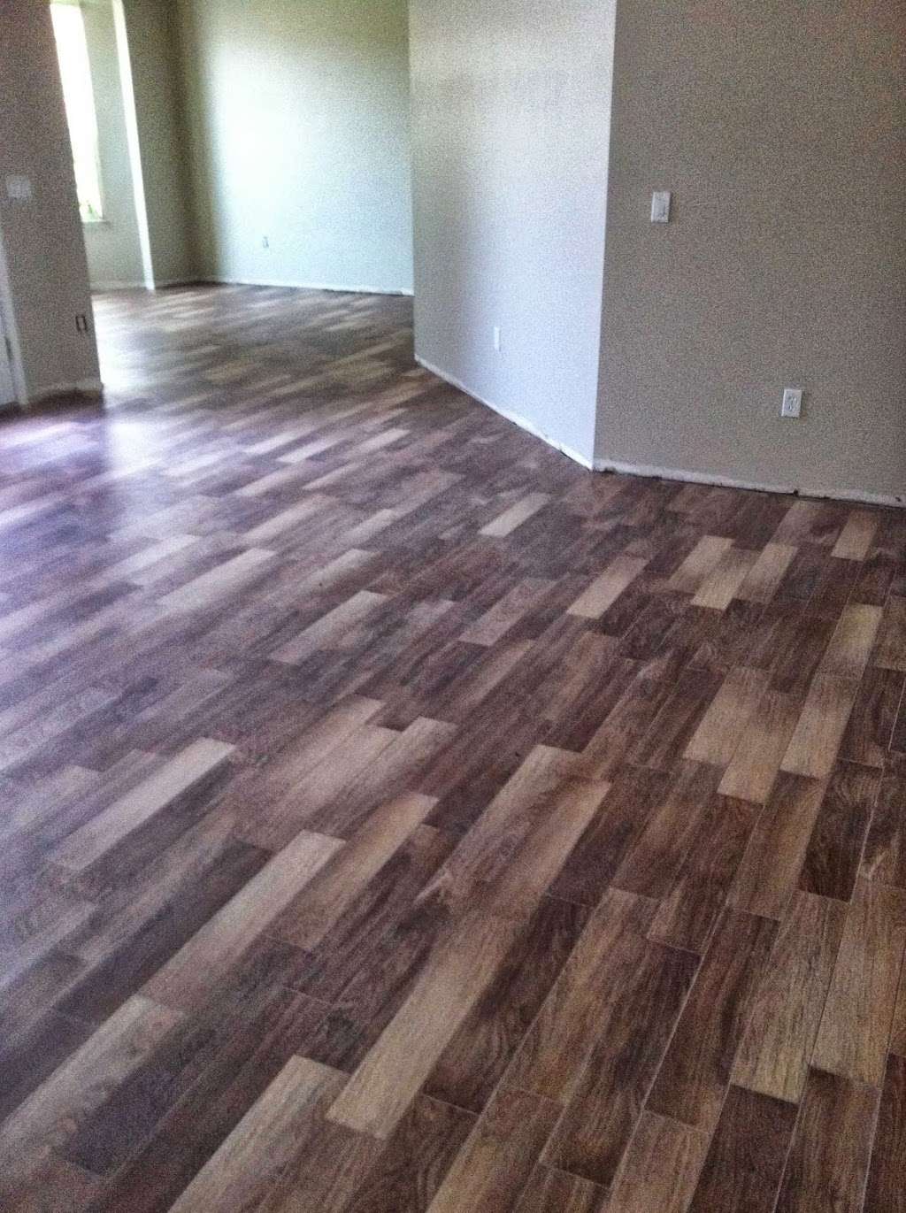 Robertos Flooring | 317 Colony Blvd, The Villages, FL 32162, USA | Phone: (352) 633-1137