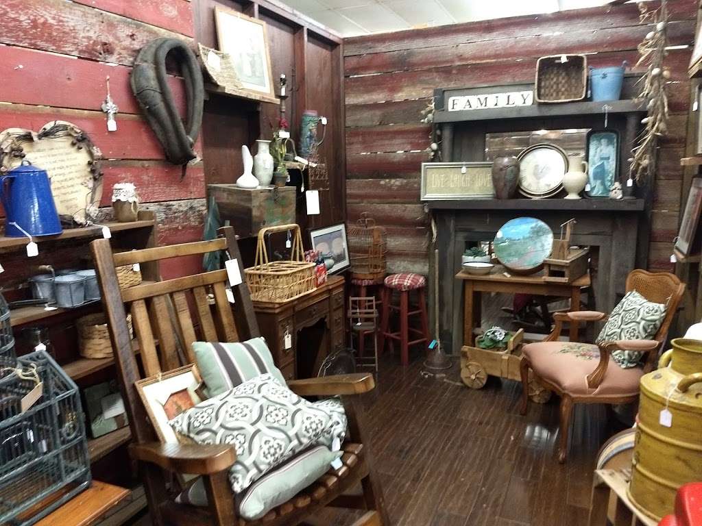 Lake Norman Antique Mall | 467 E Plaza Dr, Mooresville, NC 28115, USA | Phone: (704) 799-8767