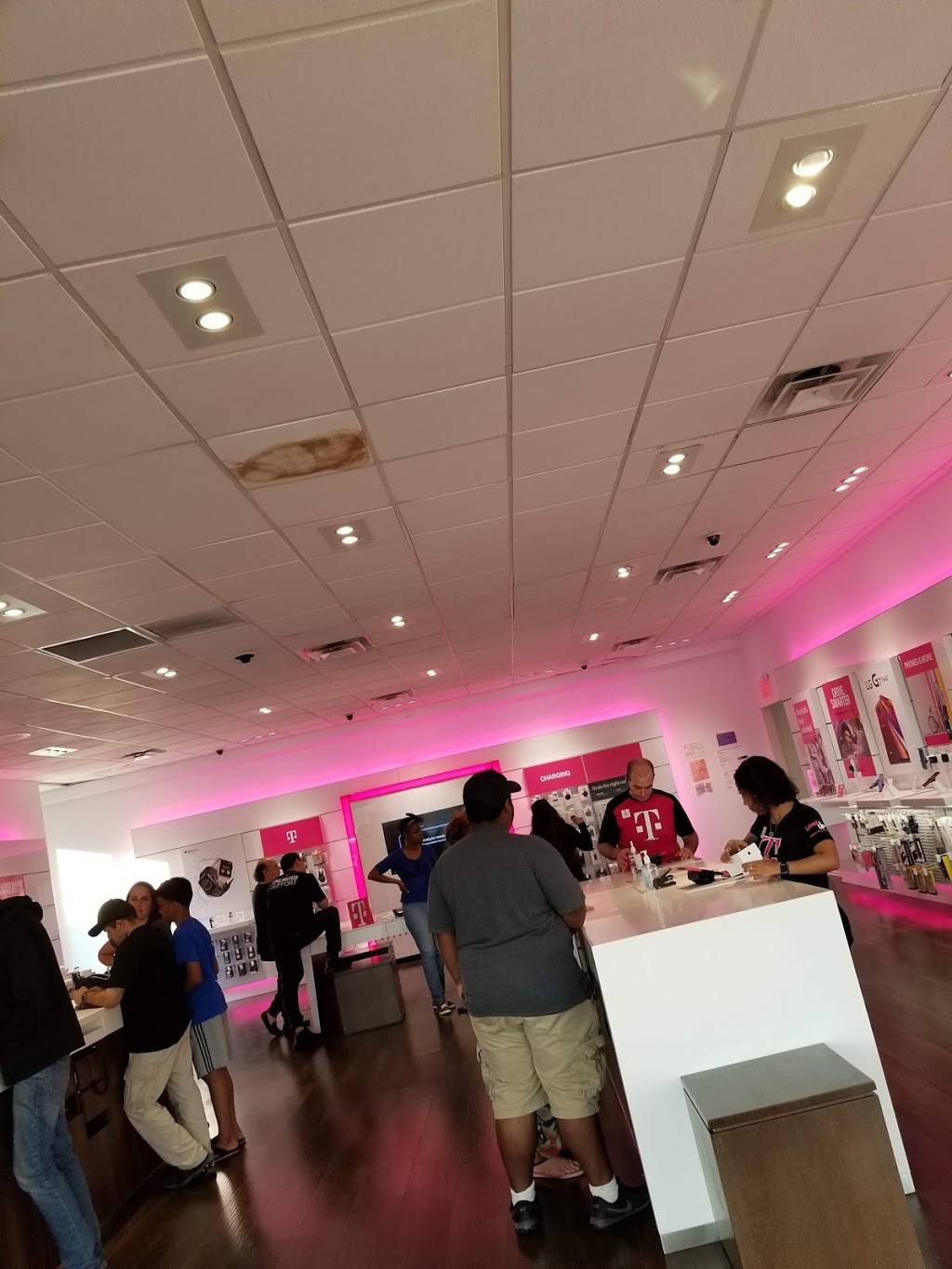 T-Mobile | 34 Barrett Ave, Staten Island, NY 10302, USA | Phone: (718) 448-5870