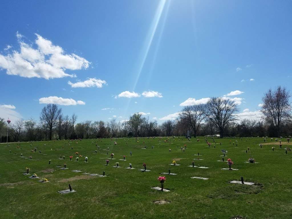 Warrensburg Memorial Gardens Cemetery | SW, 228 MO-13, Warrensburg, MO 64093, USA | Phone: (660) 747-9114