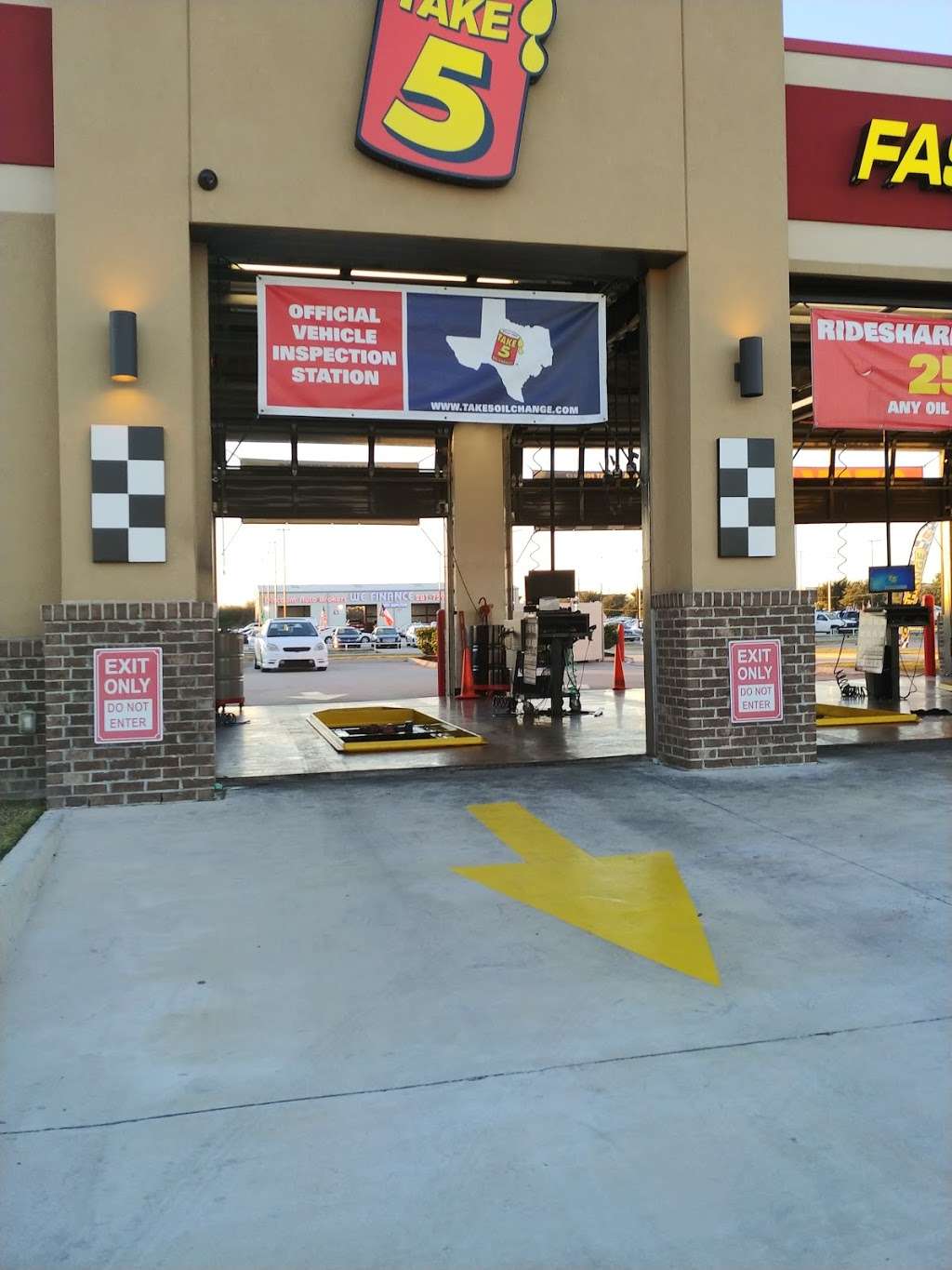 Take 5 Oil Change | 3520 S Texas 6, Houston, TX 77082, USA | Phone: (832) 781-1080