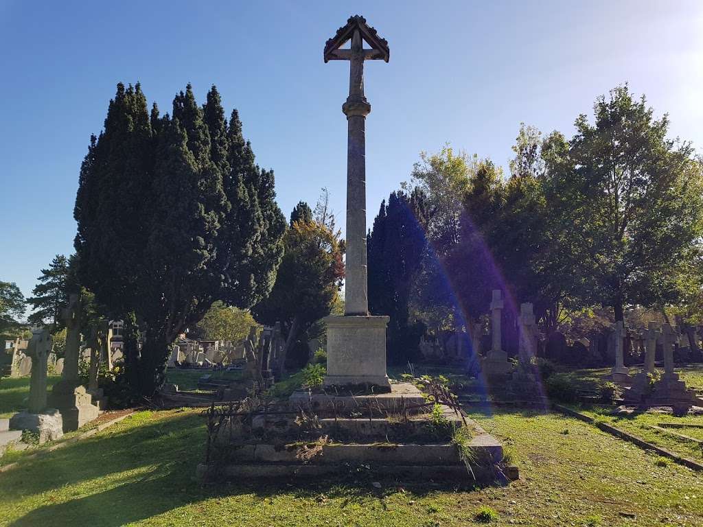 Beckenham Cemetery | Elmers End Rd, London, Beckenham BR3 4TD, UK | Phone: 020 8658 9495