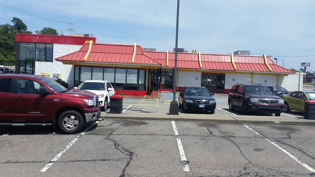 McDonalds | 2090 Lebanon Church Rd, West Mifflin, PA 15122, USA | Phone: (412) 653-5561