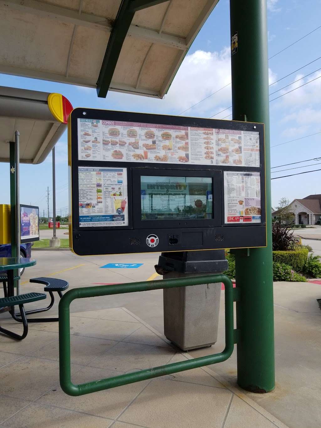 Sonic Drive-In | 11003 Eagle Dr, Mont Belvieu, TX 77523, USA | Phone: (281) 576-6999