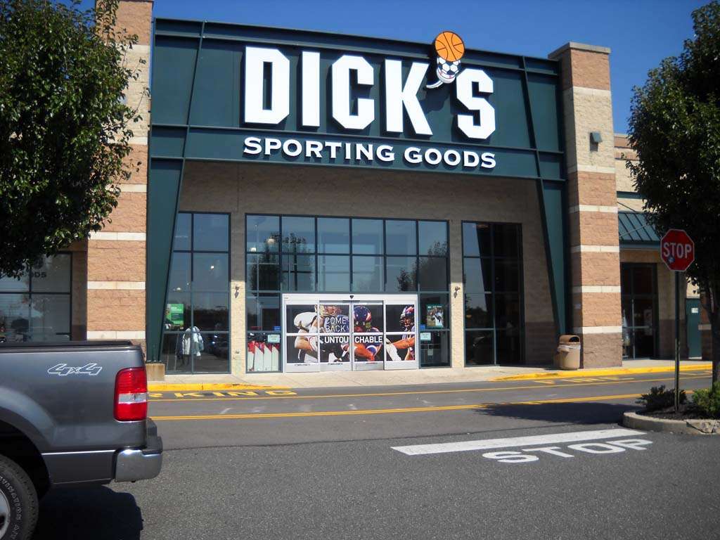 DICKS Sporting Goods | 500 W Germantown Pike, Plymouth Meeting, PA 19462, USA | Phone: (610) 260-4400