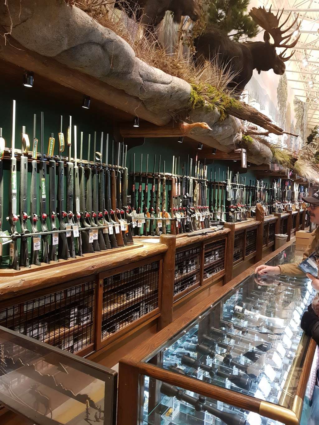 Bass Pro Shops Tracker Boat Center | 1 Bass Pro Dr, Foxborough, MA 02035, USA | Phone: (508) 216-2669