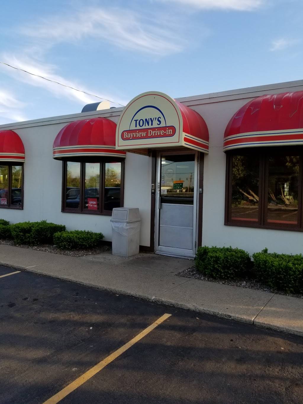 Tonys Bayview Drive-In | 3804 Lake Shore Rd, Buffalo, NY 14219, USA | Phone: (716) 824-5002