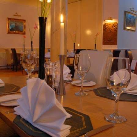 Duke of Cambridge Restaurant | Cambridge Hotel,, 19 Bonehurst Rd, Horley RH6 8PP, UK | Phone: 01293 783990