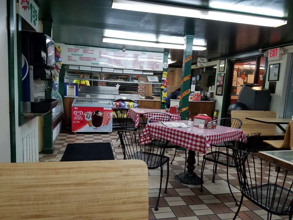Carmnuccios Pizza | 76 S Main St, Newtown, CT 06470, USA | Phone: (203) 364-1133