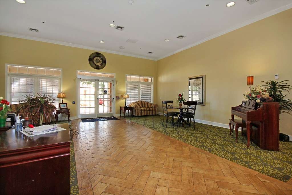 Elmcroft of Wharton | 1930 Briar Ln, Wharton, TX 77488, USA | Phone: (979) 532-5800