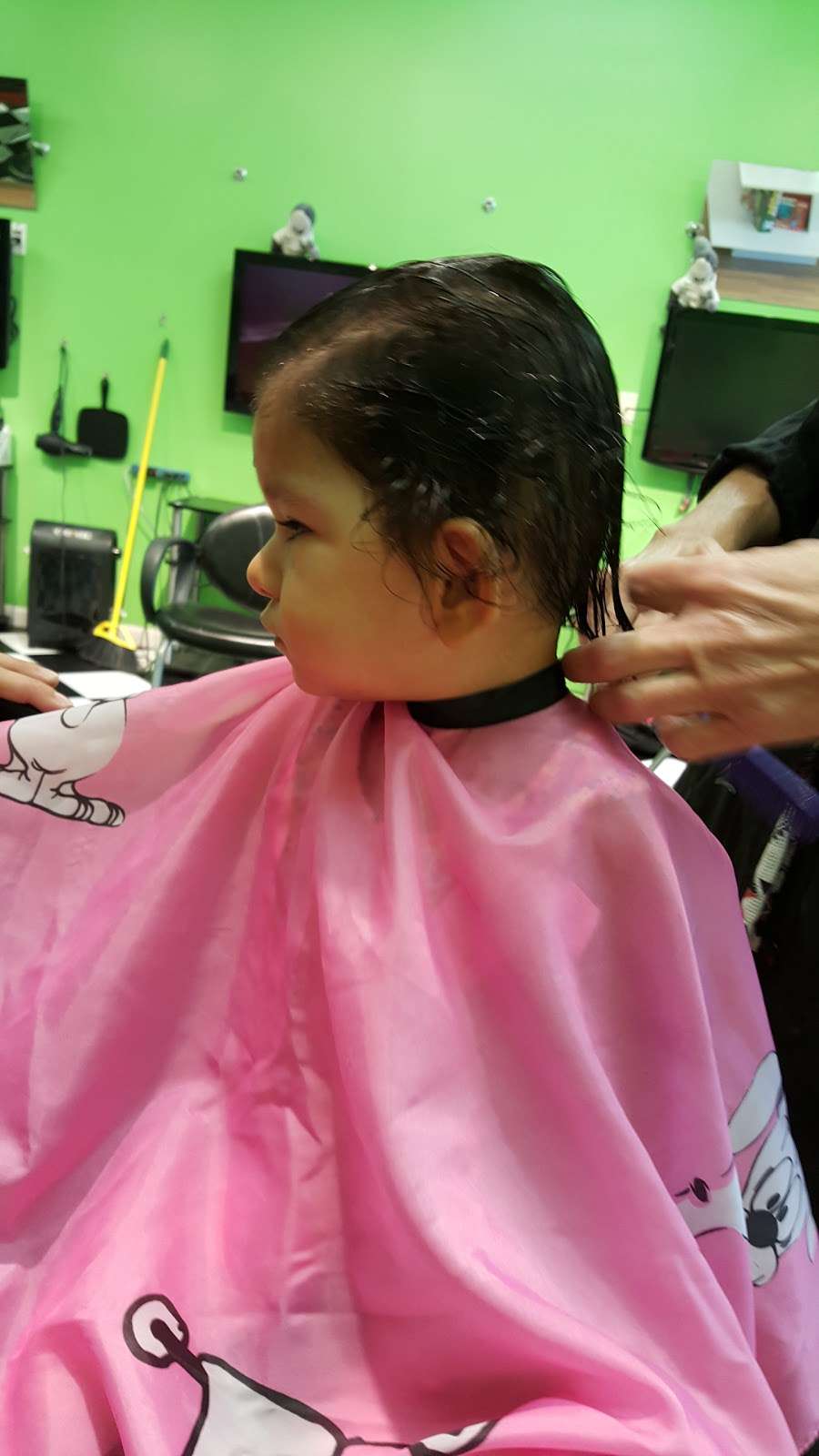 Sharkeys Cuts For Kids - New Britain PA | 418 Town Center, New Britain, PA 18901, USA | Phone: (215) 348-8528