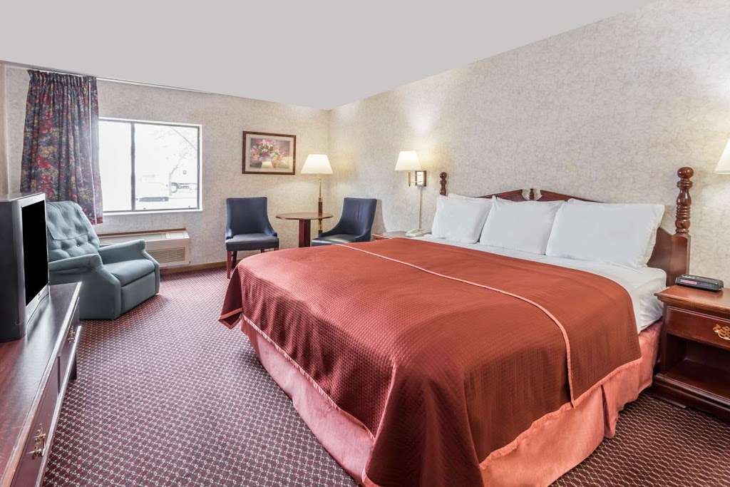 Howard Johnson by Wyndham Manteno | 157 N Frontage East Rd, Manteno, IL 60950, USA | Phone: (815) 733-1409