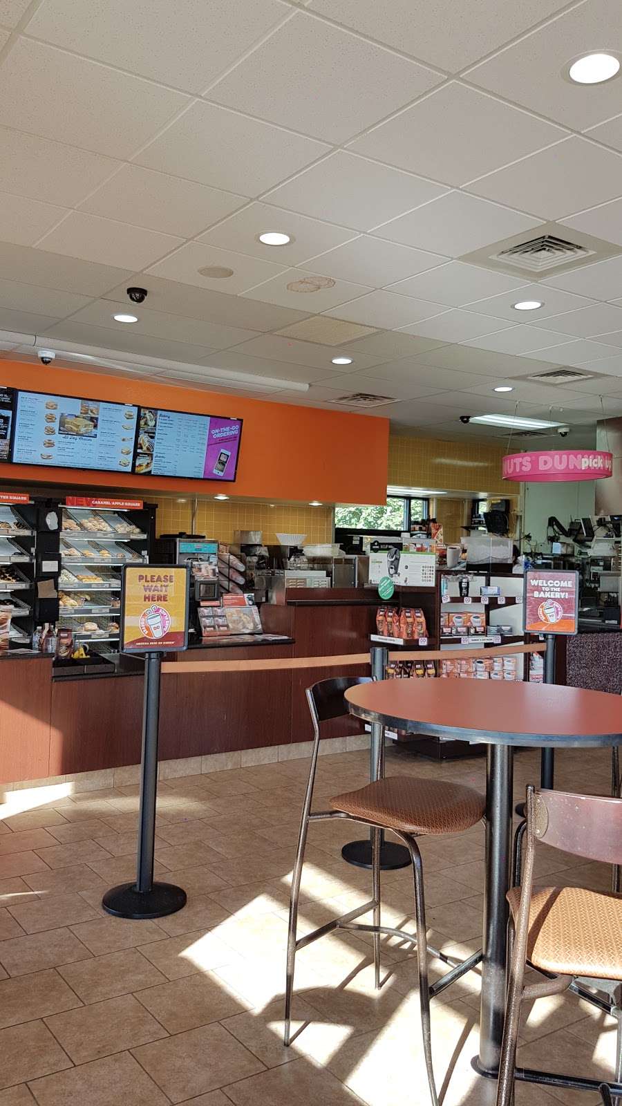 Dunkin Donuts | 422 S Chicago St, Joliet, IL 60436, USA | Phone: (815) 727-2409