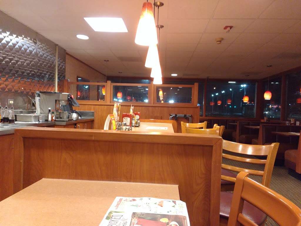 Dennys | 2063 Skokie Valley Rd, Highland Park, IL 60035, USA | Phone: (847) 433-3870