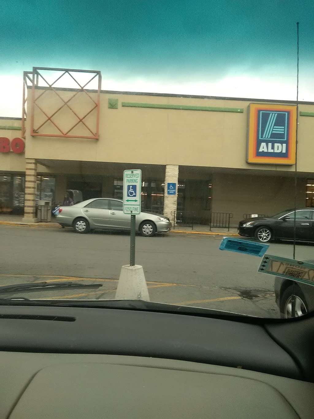 ALDI | 800 N Kedzie Ave, Chicago, IL 60651, USA | Phone: (855) 955-2534