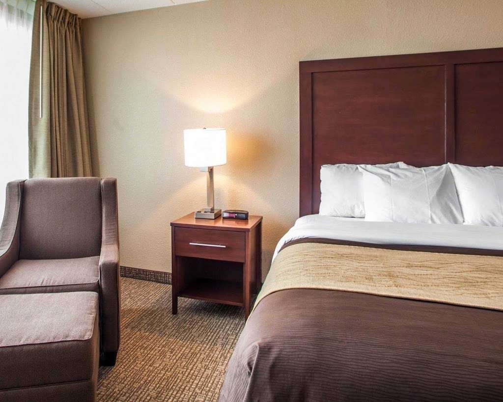 Quality Inn & Suites | 8800 W 159th St, Orland Park, IL 60462, USA | Phone: (708) 403-1100