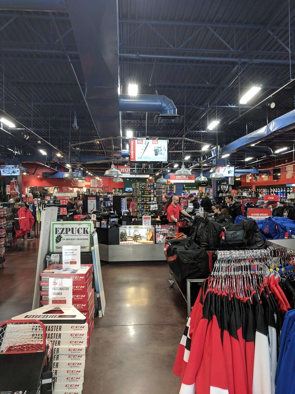 MonkeySports SuperStore - Woodbridge | 1500 U.S. 9, Woodbridge Township, NJ 07095, USA | Phone: (732) 634-1446