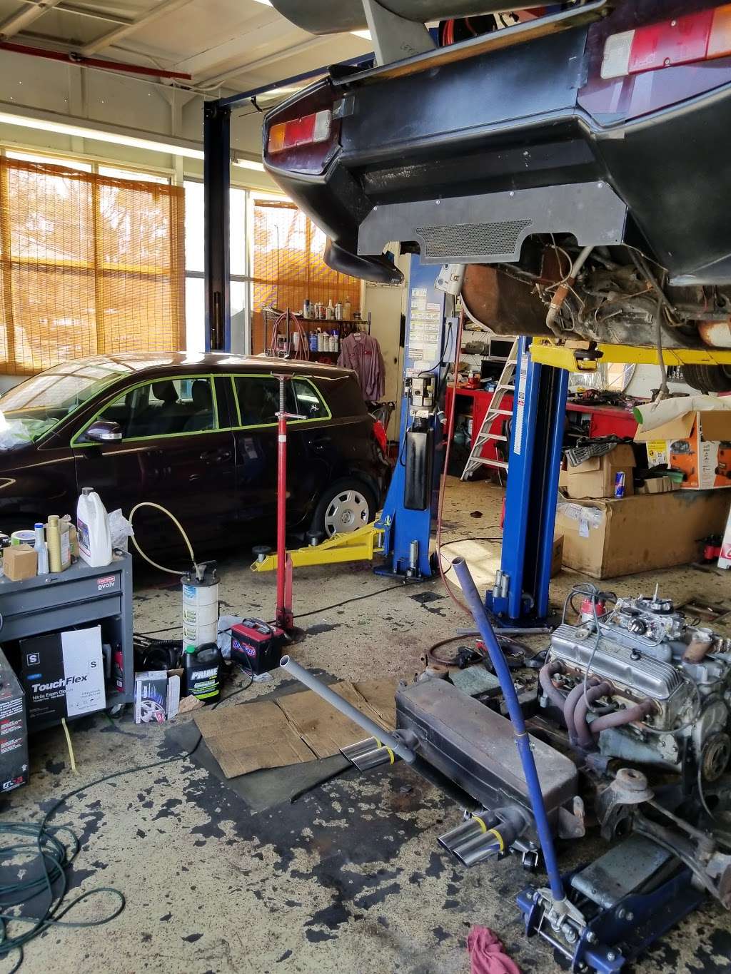 Universal Service Station, Auto Repair Shoppe | 2005 N Glenoaks Blvd, Burbank, CA 91504, USA | Phone: (310) 913-6955