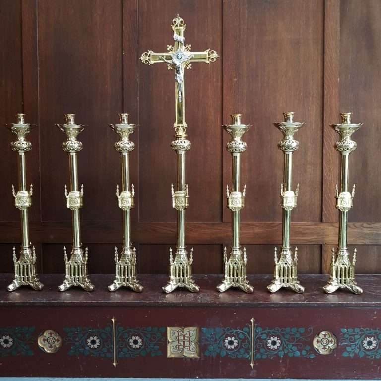 Antique Church Furnishings | Fryleigh Farm Barn, Snower Hill Road, Betchworth RH3 7AF, UK | Phone: 01737 844264