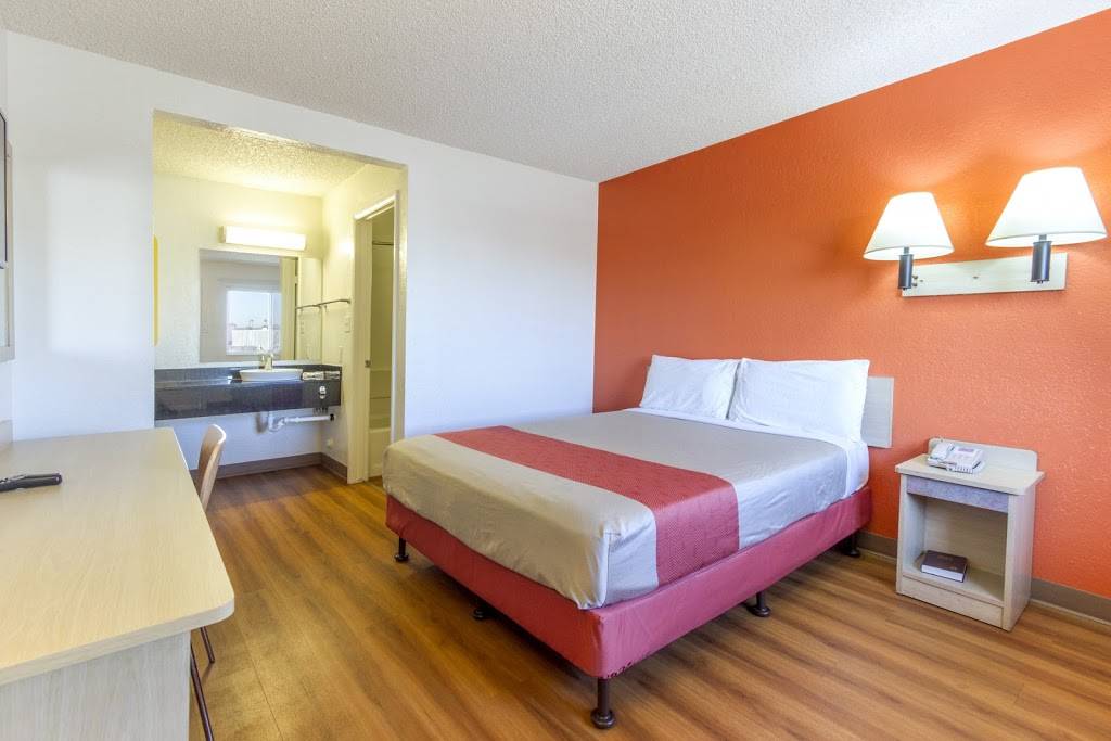 Motel 6 Phoenix, AZ - Airport - 24th Street | 214 S 24th St, Phoenix, AZ 85034, USA | Phone: (602) 244-1155