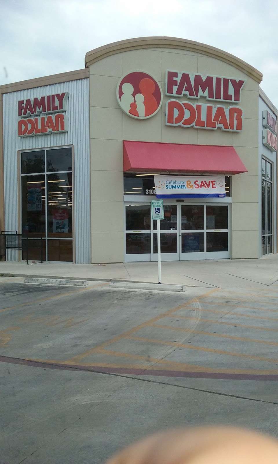 Family Dollar | 3106 S WW White Rd, San Antonio, TX 78222, USA | Phone: (210) 987-3858