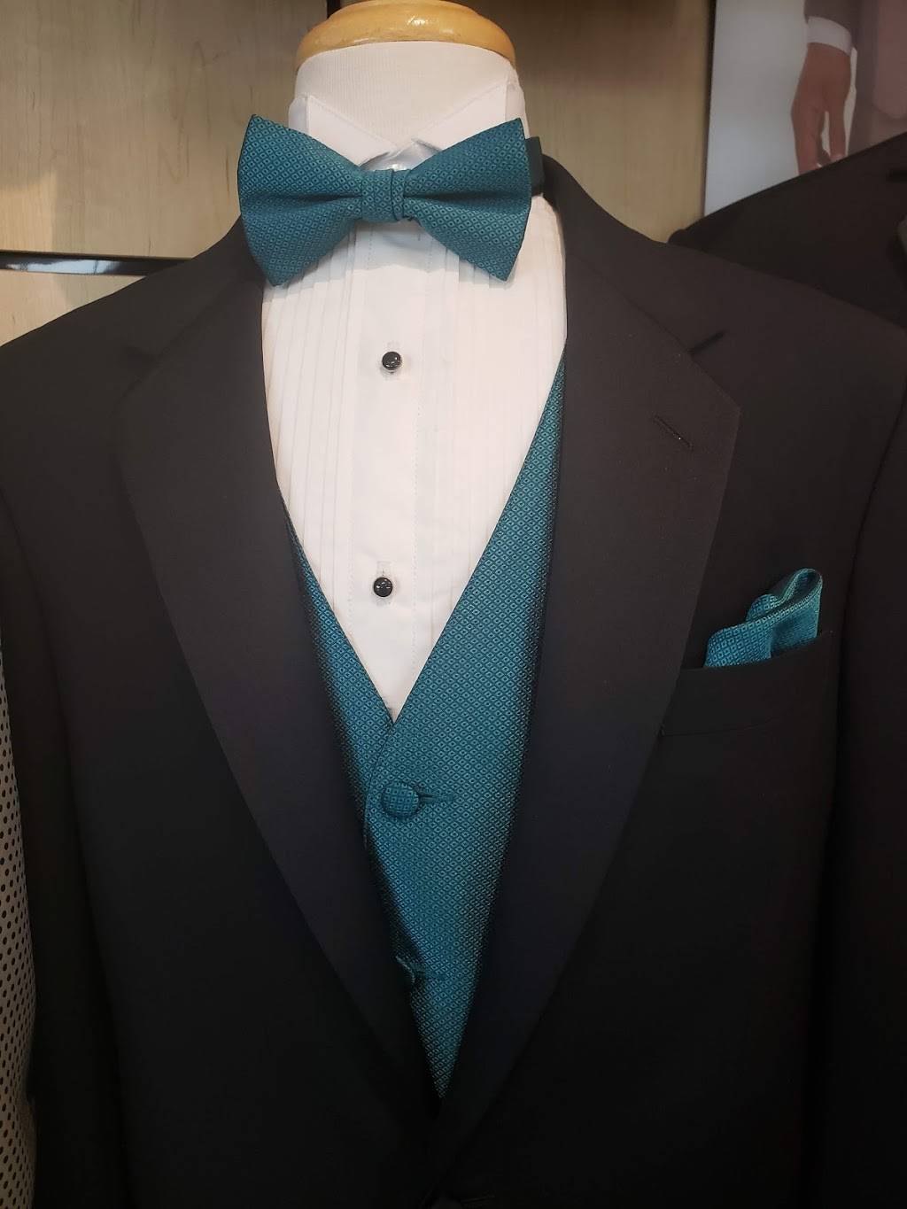 Squires Formalwear | 14210 Airline Hwy B, Gonzales, LA 70737, USA | Phone: (225) 647-3366