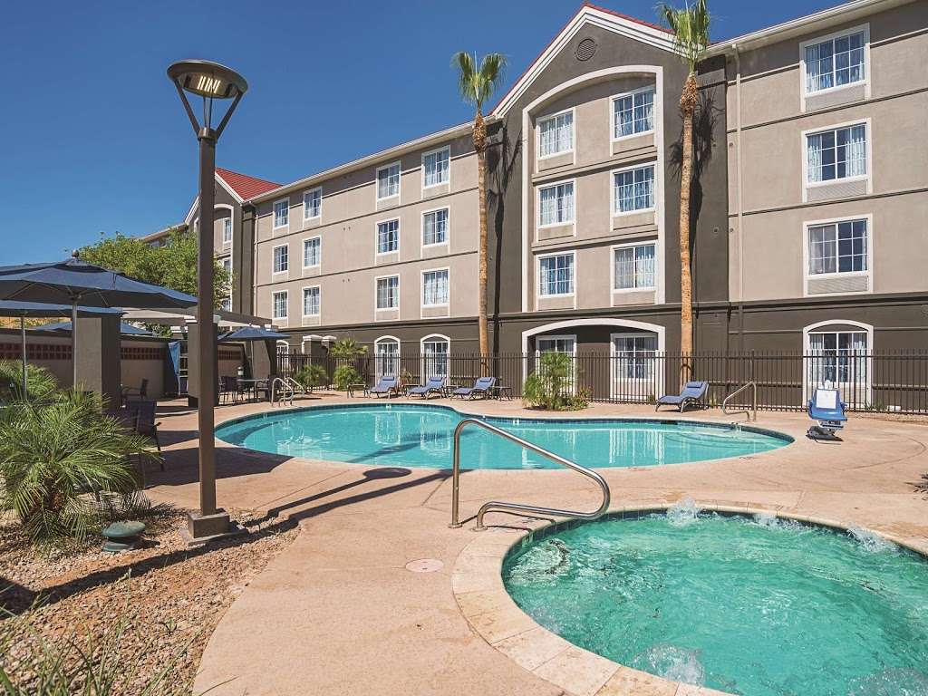 La Quinta Inn & Suites by Wyndham Phoenix Chandler | 15241 S 50th St, Phoenix, AZ 85044, USA | Phone: (480) 961-7700