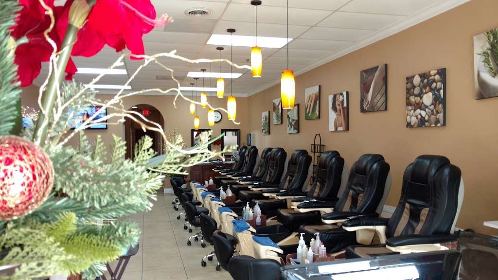 T & T Nails Spa | Lockwood Village Shopping Center, 1011 Lockwood Blvd, Oviedo, FL 32765 | Phone: (407) 977-0600