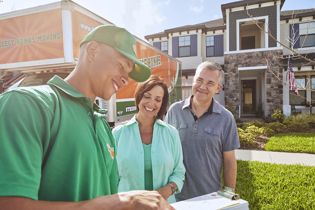 College Hunks Hauling Junk and Moving | 195 Bridgepoint Dr, South St Paul, MN 55075, USA | Phone: (612) 400-9091