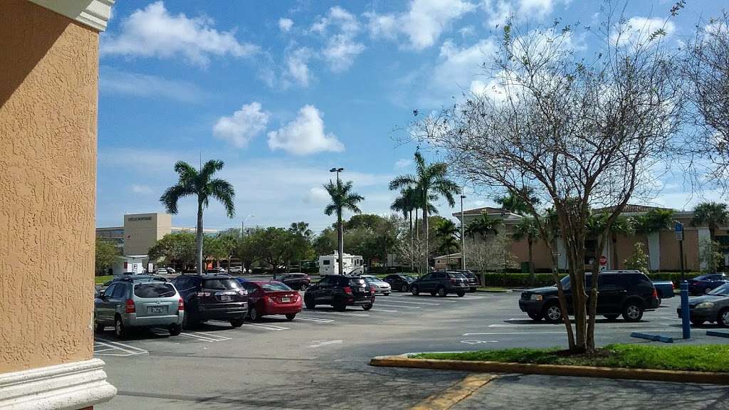 Hollywood Festival Shopping Center | 6601-6775 Taft St, Hollywood, FL 33024, USA