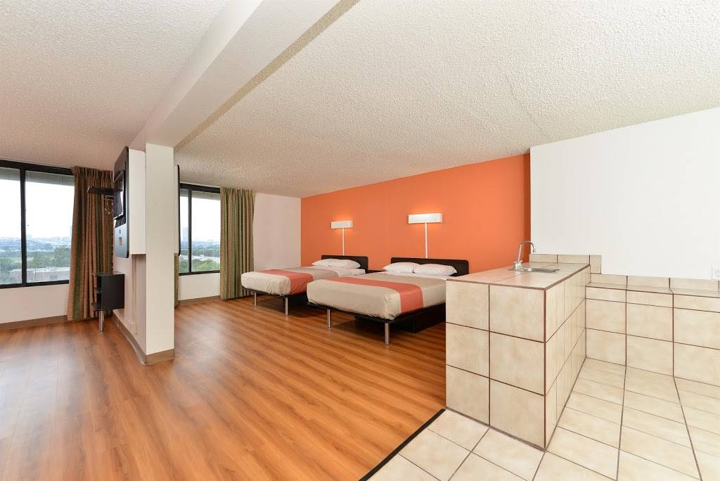 Motel 6 Fort Worth, TX - Downtown East | 2425 Scott Ave, Fort Worth, TX 76103, USA | Phone: (817) 535-2591