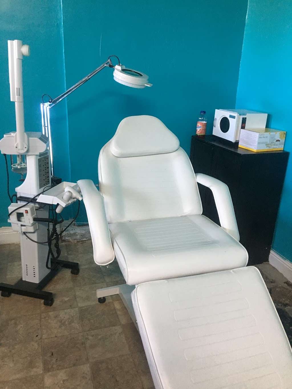 Deluxe beauty bar 1996 Harbor St, Pittsburg, CA 94565